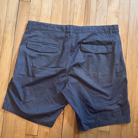 Men’s RVCA Shorts - Picture 3 of 3